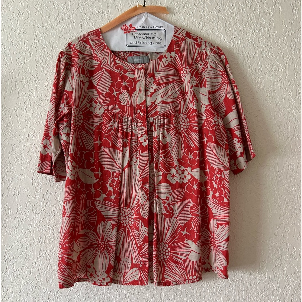 Liz Claiborne lightweight top.